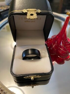 Black Men's titanium Comfort-Fit Ring - Classic Black